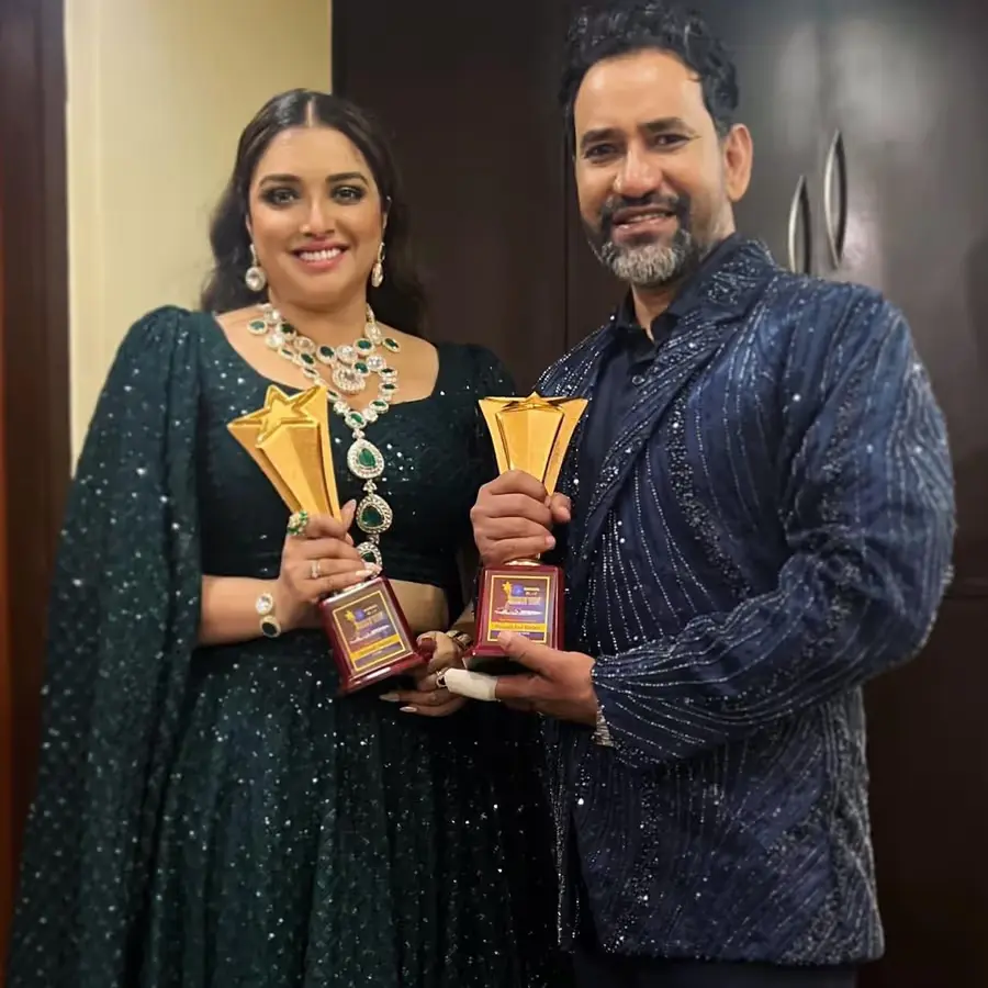 Amrapali-Dubey-With Awards