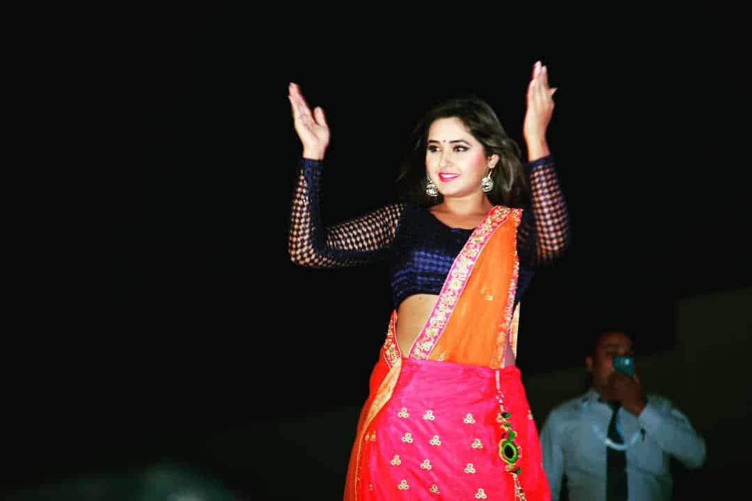 kajal raghwani stage show photos