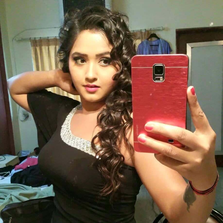 kajal raghwani selfie photo in morning time