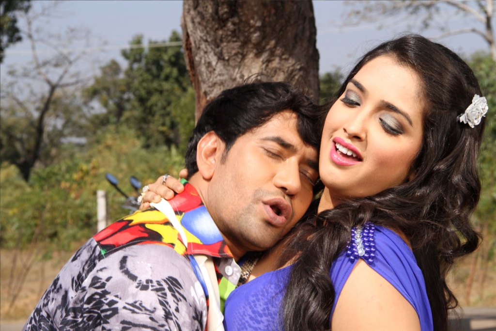 Bhojpuri Movies of Dinesh Lal Yadav Nirahua with Amrapali Dubey