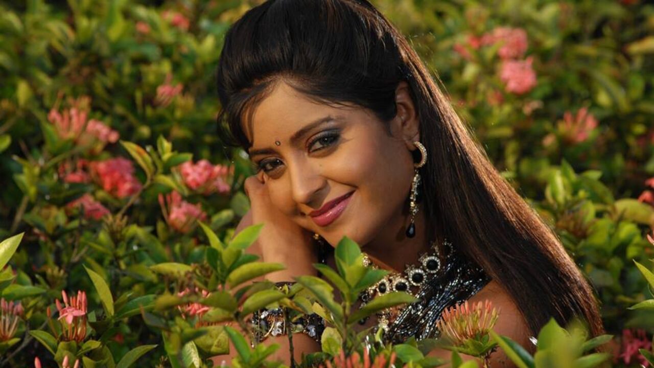 Shubhi Sharma Biography, Filmography, HD Images Gallery - Bhojpuri Gallery Shubhi Sharma Biography, Filmography, HD Images Gallery - Bhojpuri Gallery