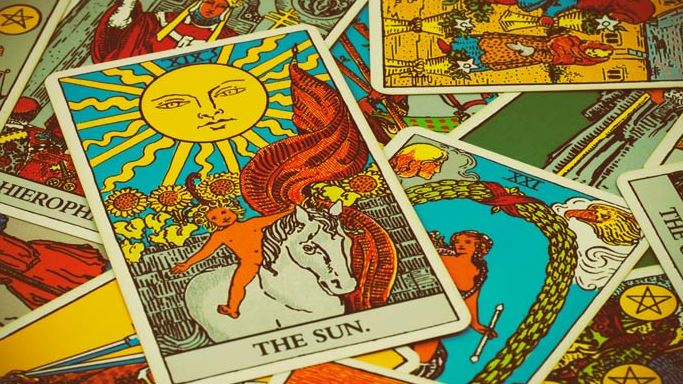 Exploring the Enchanting World of Online Tarot Reading