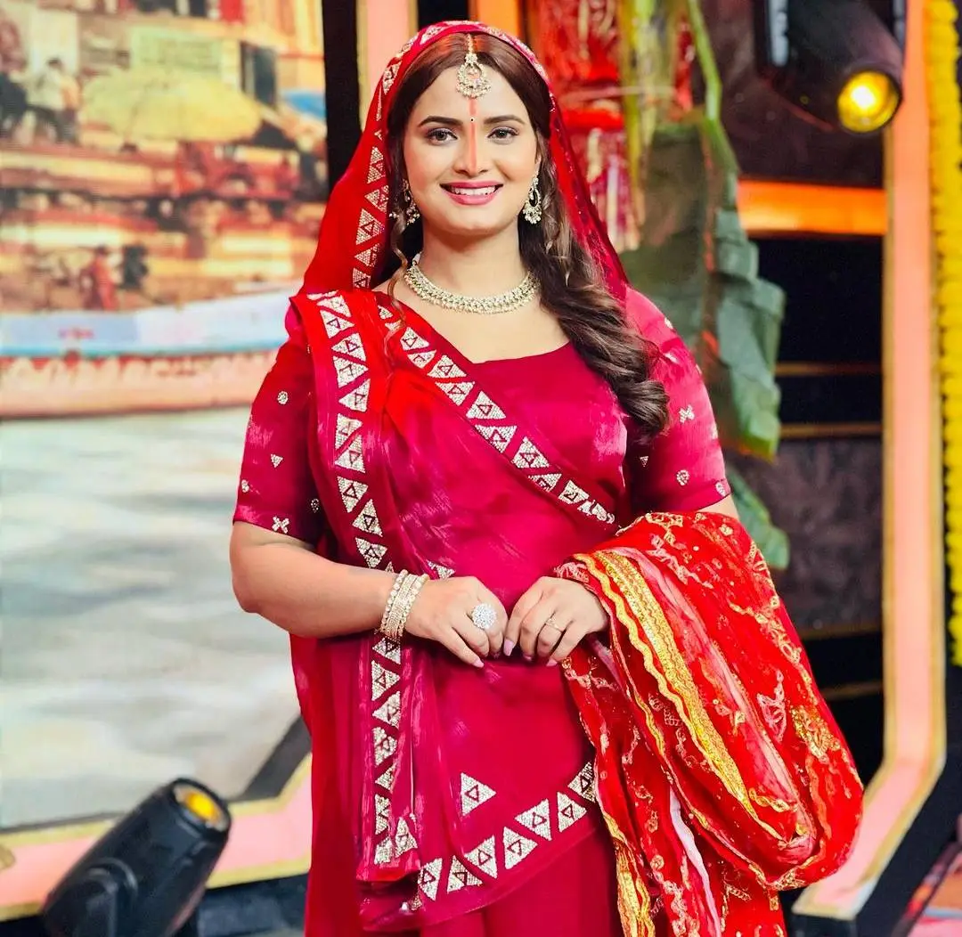 Neelam Giri Sari Look