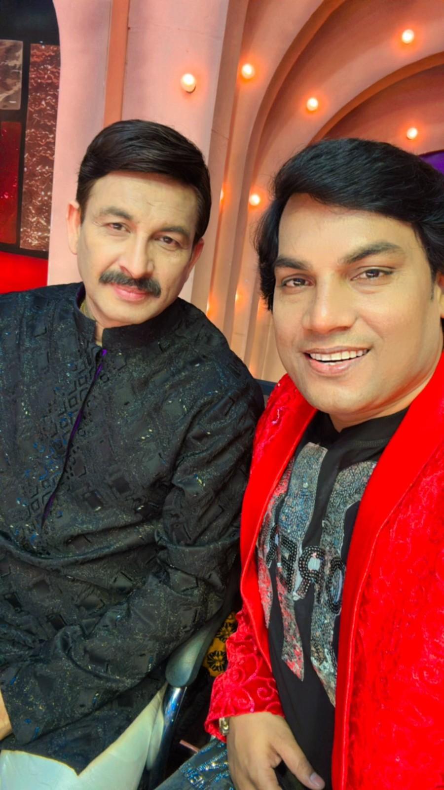Mohan Rathore with Manoj Tiwari