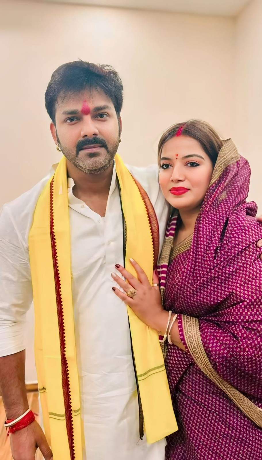 pawan singh wife jyoti singh photo
