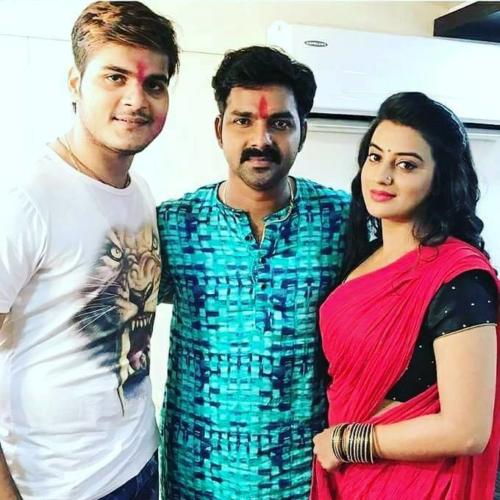 Arvind Akela Kallu With Pawan Singh and Akshra Singh