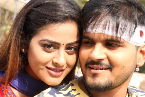 Arvind Akela Pic with bhojpuri actress