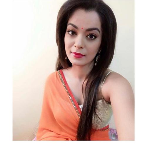 Download Actress 'Nidhi Jha' HD wallpaper