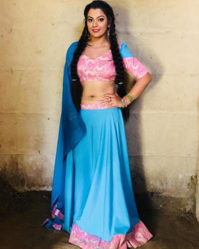 Nidhi jha navel show photo