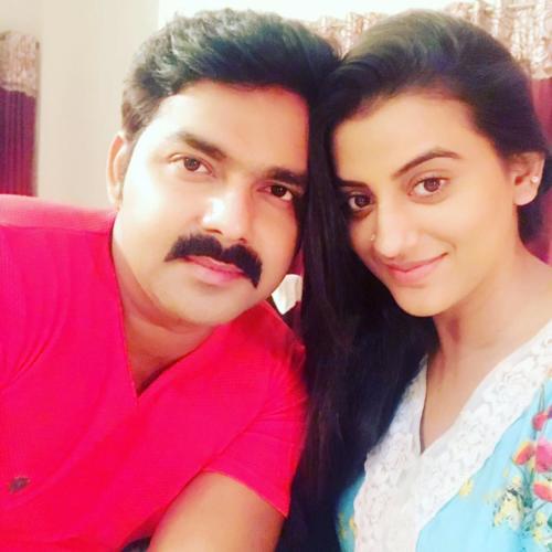 Pawan Singh and akshara singh Images