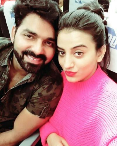 Pawan Singh and akshara singh Images