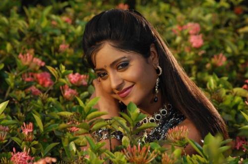 Shubhi Sharma Bhojpuri Actress HD Images