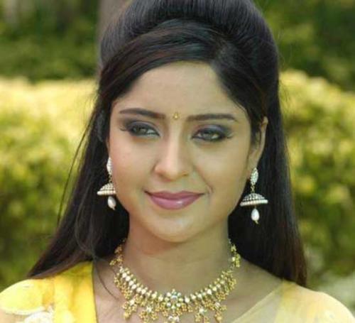 Shubhi Sharma Bhojpuri Actress HD Images
